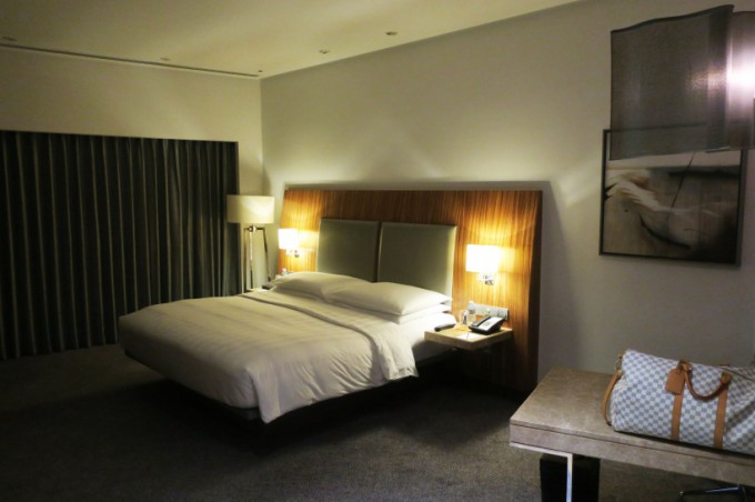 hyatt-capital-gate_king-room_10