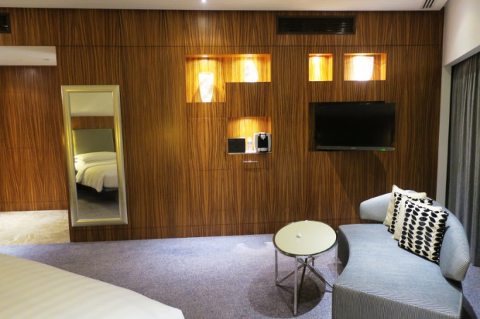 http://www.comfortablelife.asia/images/2016/12/Hyatt-Capital-Gate_KING-room_11-680x452.jpg