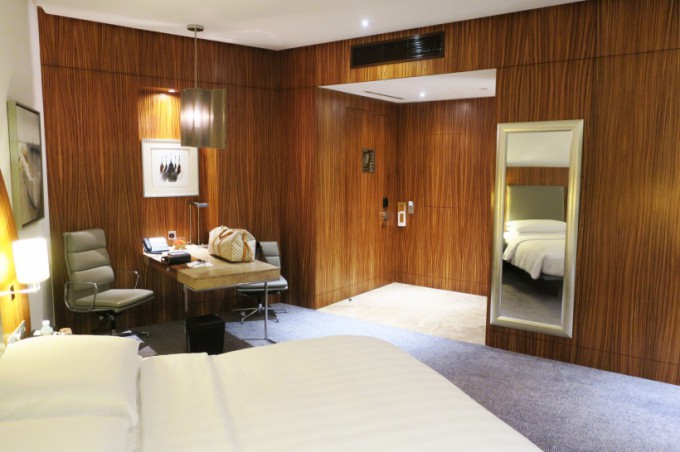 hyatt-capital-gate_king-room_12