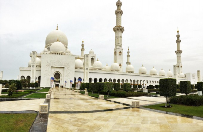 http://www.comfortablelife.asia/images/2017/01/Sheikh-Zayed-Grand-Mosque_07-680x441.jpg